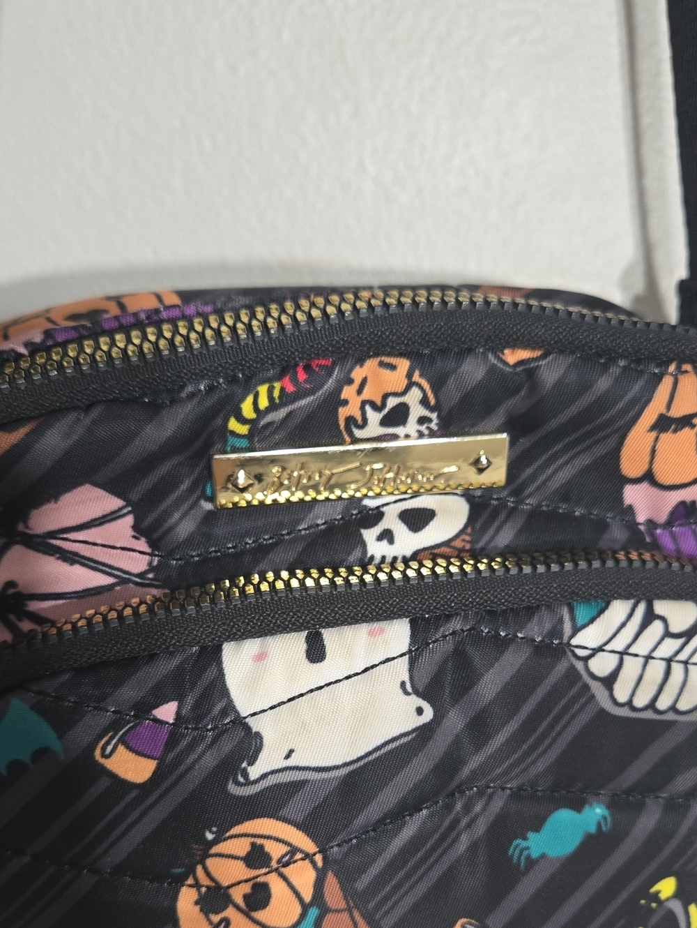 Betsey Johnson Halloween Treats Quilted Nylon Crossbody Bag Spooky Playful EUC - Picture 2 of 8